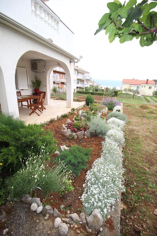 Megi1 Apartment Vrbnik Ruang foto