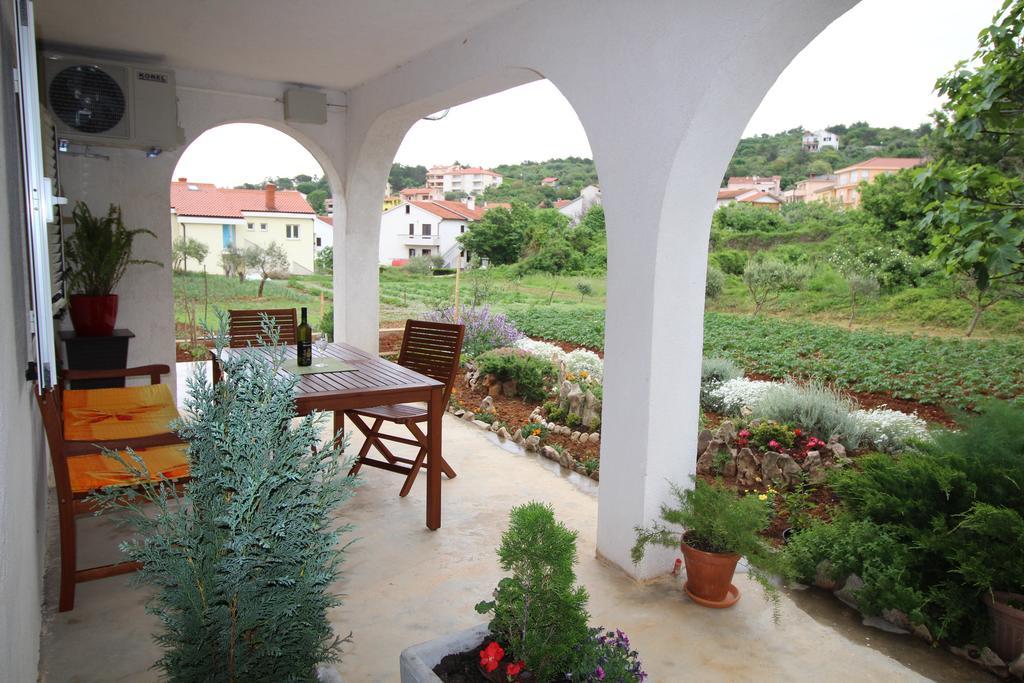 Megi1 Apartment Vrbnik Ruang foto