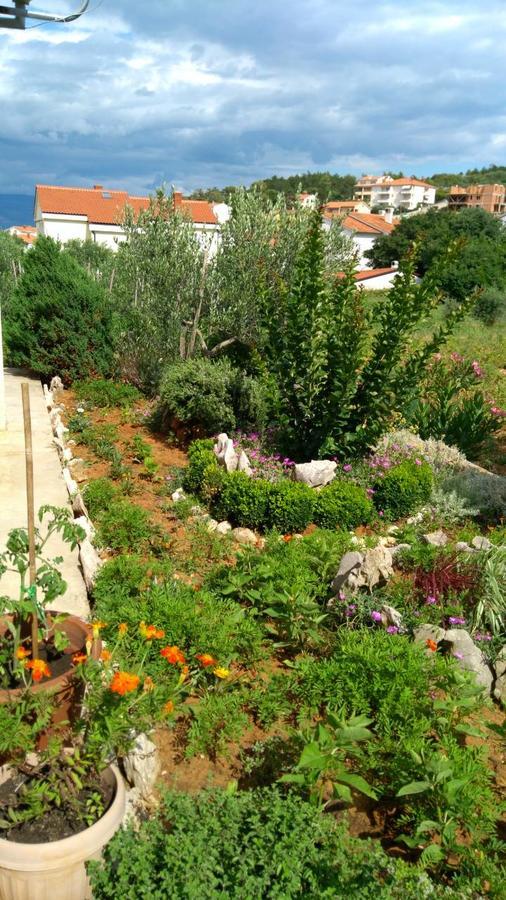 Megi1 Apartment Vrbnik Bagian luar foto
