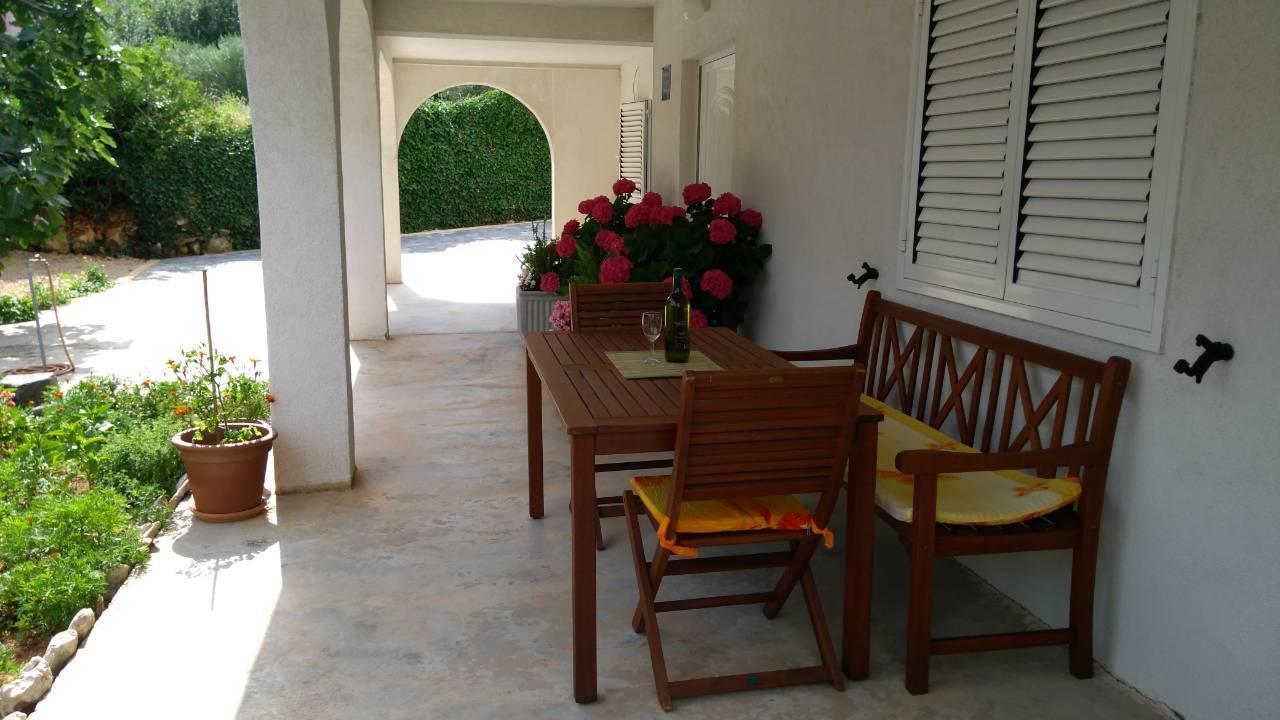 Megi1 Apartment Vrbnik Bagian luar foto